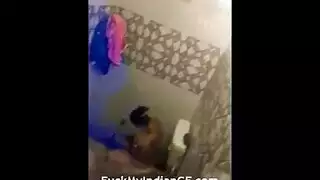 عاهرات صغيرات في مشاهد مص وقذف على الوجه