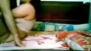 شرموطه مصريه بلدي مع عشيقها على السلم