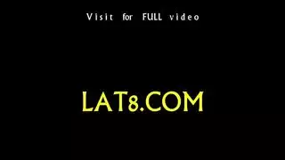 لاتينية مجعدة الشعر تحصل على كسها المبلول مدموك في حركة إباحية ساخنة