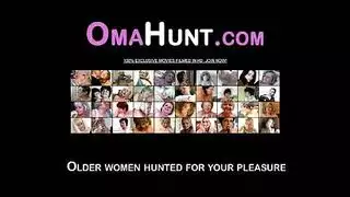 جنس جماعي في المسبح: نساء ناضجات عاهر وشباب في جنس مائي متواصل