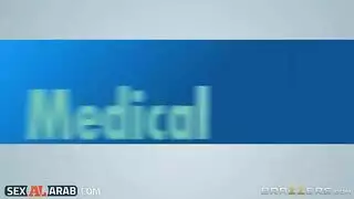 علاج شرجي: جنس خشن في المستشفى مع طبيب فاسق