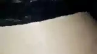 زوجة شمال إفريقيا ساخنة يتم تصويرها وهي تتعرض للجماع الخشن من الخلف