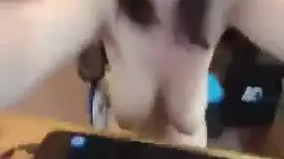 عاهرة سمراء صغيرة سيلفيا ديلاي تأخذ عدة قضبان طوال اليوم