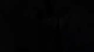 مدلكة ذات ثدي كبير تركض على قضيب العميل حتى يقذف