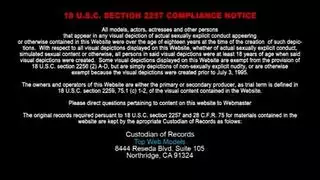 عاهرة ممتلئة تتوسل لجنس قاسٍ في مهبلها الضيق