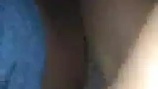 قضيب شاحب يهيمن على هذه العاهرة الصغيرة الساخنة في فيلم إباحي