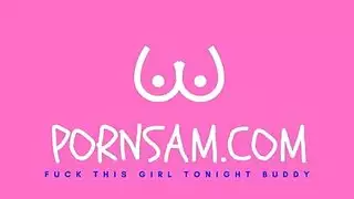 فتاة شعر مجعد قرنية تمص بقوة بعمق