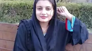 فتاة باكستانية محجبة تتوسل لممارسة الجنس العربي بكلام فاحش