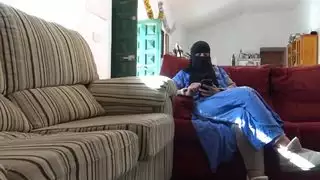 خضوع شرجي: زوجة الأب تستسلم لقضيب ابن زوجها الضخم