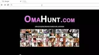 امرأة ناضجة قرنية تمص قضيبًا بقوة لتمارس الجنس مع فرجها بقوة في الإباحية