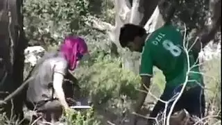 ٧ وضعية كلابية في الخارج تلتقطها كاميرا مراقبة سرية