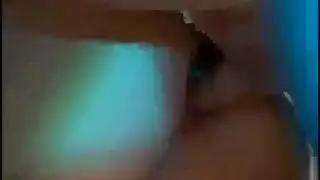 شقراء محتاجة للمال تمارس البورن: مقطع استمناء منفرد حميمي