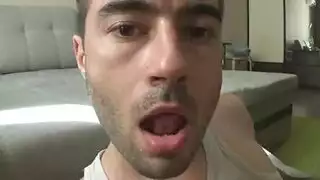 الوسيم المحنك يأخذ عاهرتين في جولة برية مليئة بالألعاب