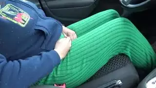 زوجة الأب المصدومة توافق على التبول من كسها الكثيف لابن زوجها