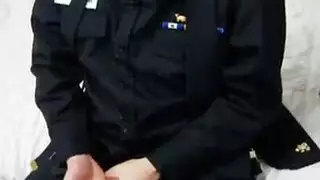 شاب وسيم في زي عسكري يُأسَر ويُهيمن عليه في أرض العدو إكس إكس إكس