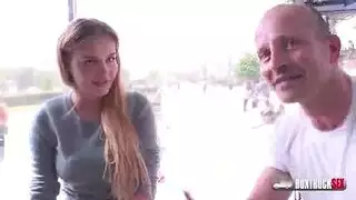 عذراء في العلن – أول مرة تتعرض للجماع حيث يمكن لأي شخص رؤيتها